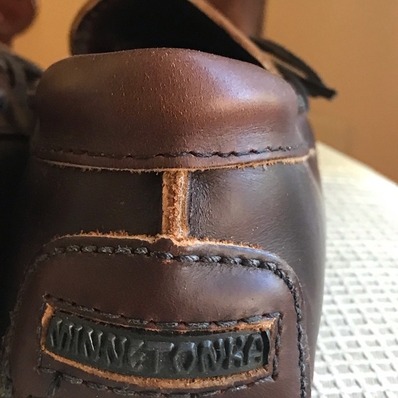 New Minnetonka Learhee moccasins.   Brown soft leather unisex. Loafers - Picture 5 of 7